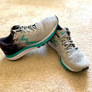 Women’s 361 degree aspire-3 running shoe